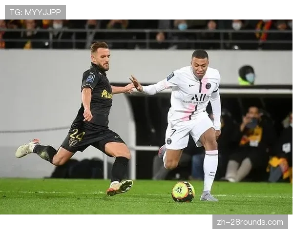 伤停补时阶段，朗斯利用角球机会头球绝平，1-1里昂